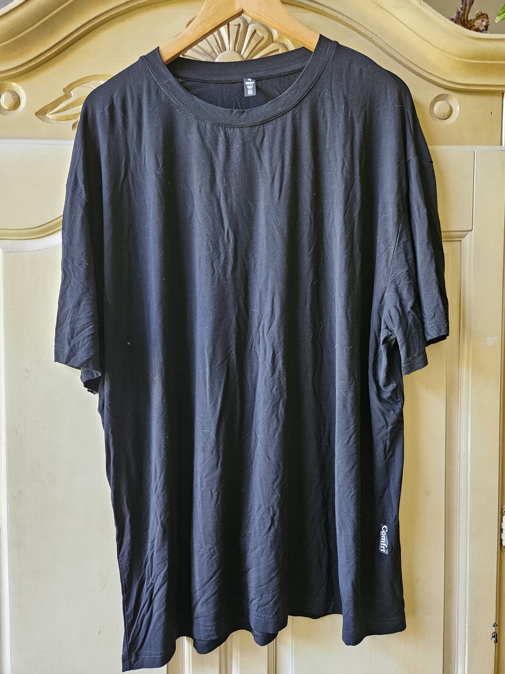Comfrt Women's Black Short Sleeve Crew Neck Tee